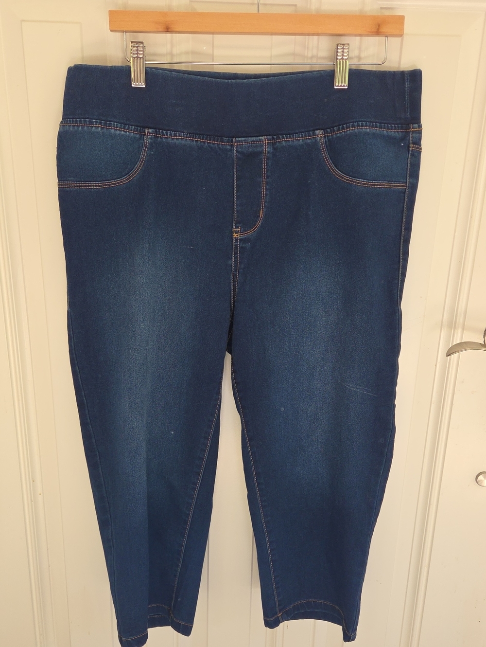 Avenue Capri Denim Blue Size 16